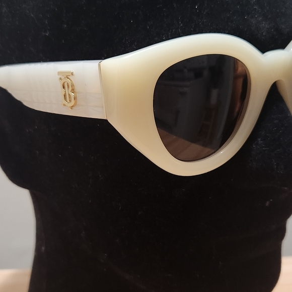 Burberry Meadow Wmn's Sunglasses BE4390 406793 Ivory Frame Color NO CASE - Picture 6 of 6